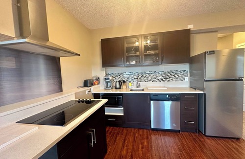 Symons Valley House | Cozy Getaway close to the City Heart. 5 minutes from highway one (1)