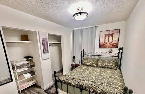 Crescent Heights Condo | Cozy Getaway Dwelling Near Downtown