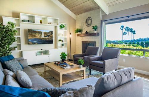 Bay Ho House | Cozy Getaway. Fire Pit and Endless Views! 5 Beds