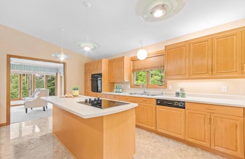 Colborne House | Cozy Getaway in Colborne with great Hiking trails in 95 Acres of land