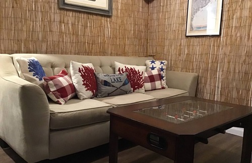 Clifton Apartment | Cozy getaway in Lake Whitney! Private deck with hot tub and kayaks available