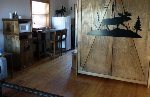 Walden Cabin | Cozy getaway in the "Moose Viewing Capital of Colorado"! Dogs welcome!