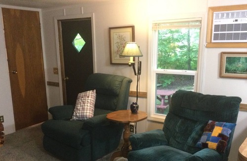 Lake House | Cozy getaway in the woods. Fishing close by.