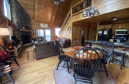 Foxfire Estates Cabin | Cozy Getaway Long Range View Paved Access Minutes To Downtown Blue Ridge Hot Tub