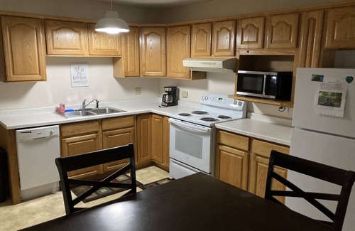 New Lisbon Cottage | Cozy getaway near Castlerock Lake