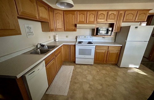 New Lisbon Cottage | Cozy getaway near Castlerock Lake