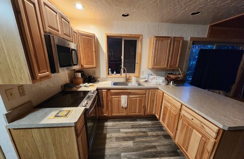 Troy Cabin | Cozy getaway on Bull Lake!!