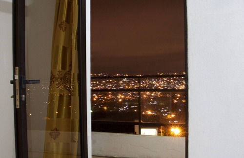 Mallam Hotel | Cozy Getaway one Bedroom on Top of the Hills