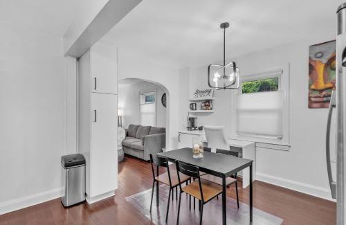 Saint Josephs House | Cozy Getaway - Quiet Neighborhood Near DT townhouse
