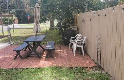 Floral City House | Cozy Getaway w/fenced yard