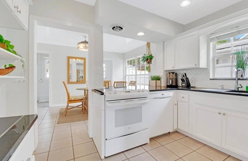 Virginia Park House | Cozy Getaway w/fire pit!