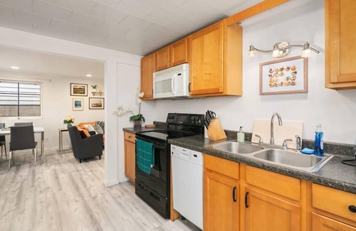 Bryant House | Cozy Getaway Yard House with BBQ - UW - Children Hospital