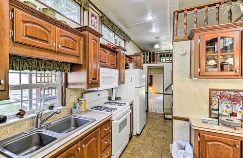 Burley Cottage | Cozy Gig Harbor Cottage ~ 2 Mi to Case Inlet!