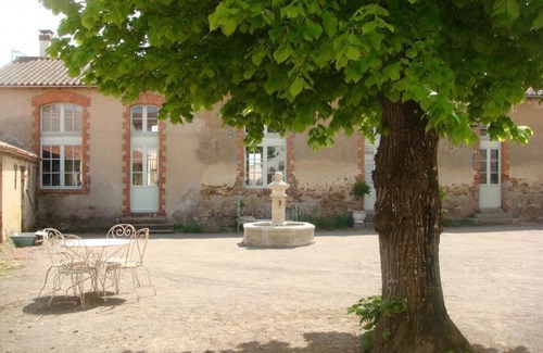 Talmont-Saint-Hilaire Cottage | Cozy Gîte with Terrace, Bikes & WiFi - Near Thalassotherapy & Balneotherapy Destinations