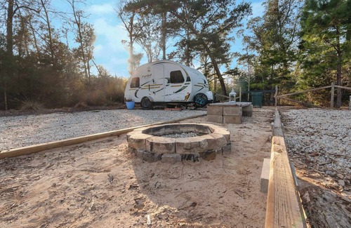 Marianna RV Rental | Cozy Glamping in enchanting Marianna with AC, WiFi
