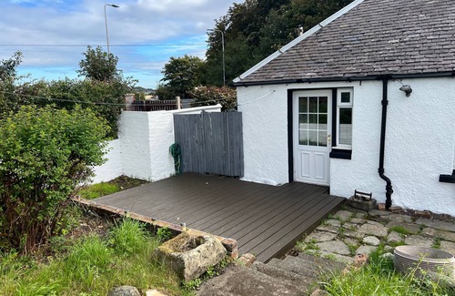 Longcroft Cottage | Cozy Gogarstone Cottage in Newbridge