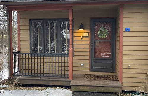The Galena Territory House | Cozy Golf Villa! End unit.