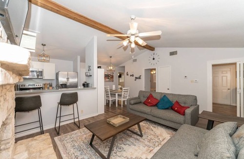 North San Antonio - SAT House | Cozy Good Vibes Getaway