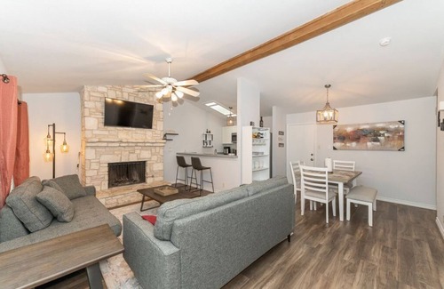 North San Antonio - SAT House | Cozy Good Vibes Getaway