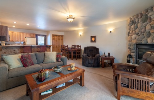 Grand Lake Condo | Cozy Grand Lake Condo - 30 Night Minimum Lease