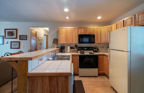 Grand Lake Condo | Cozy Grand Lake Condo - 30 Night Minimum Lease