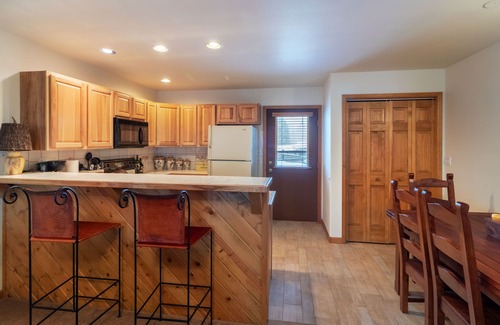 Grand Lake Condo | Cozy Grand Lake Condo - 30 Night Minimum Lease