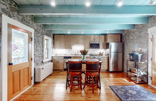 Ellicott City House | Cozy granite home in walking distance to Old Ellicott City