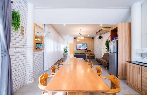 Central Pattaya Villa | Cozy gray garden