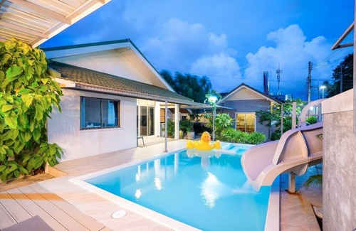 Central Pattaya Villa | Cozy gray garden
