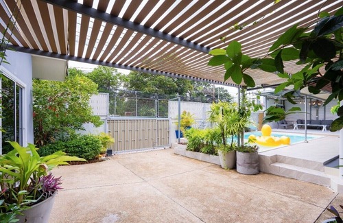 Central Pattaya Villa | Cozy gray garden