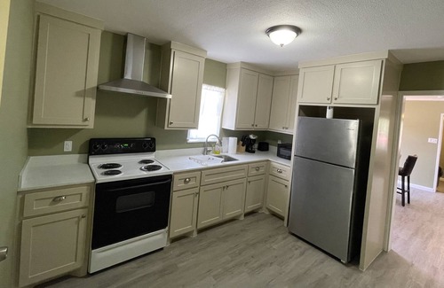 Harlingen House | Cozy Green Heaven!