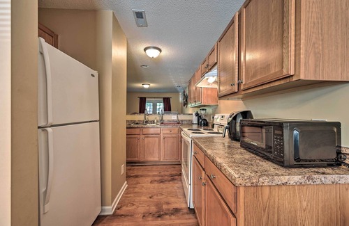 Greensboro House | Cozy Greensboro Townhome ~ 7 Mi to UNC Campus