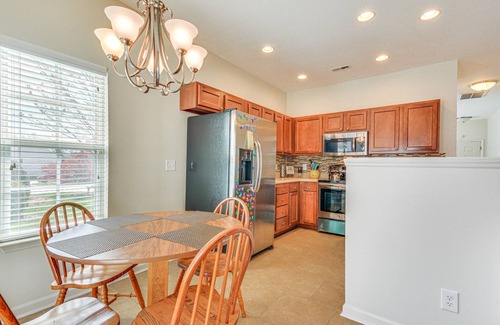 Greensboro House | Cozy Greensboro Townhome w/Community Pool & Grill
