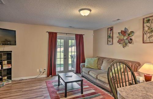 Greensboro House | Cozy Greensboro Townhome about 7 Mi to UNC Campus