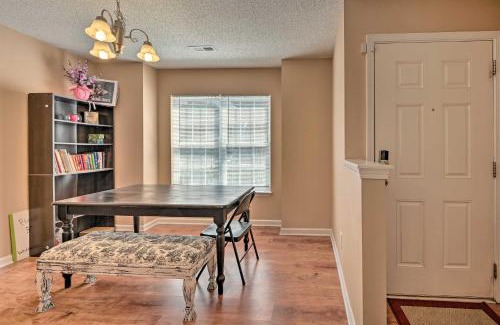 Greensboro House | Cozy Greensboro Townhome about 7 Mi to UNC Campus