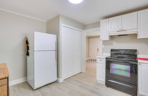 Greensboro Cottage | Cozy Greensboro Vacation Rental w/Deck & Fire Pit
