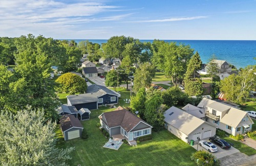 Lexington Cottage | Cozy Grey Cottage 500 ft to beach
