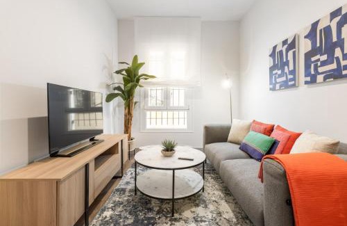 Chamberi Apartment | Cozy Ground-Floor Apartment for 4 in Chamberí Quevedo V