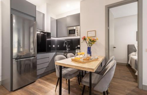 Chamberi Apartment | Cozy Ground-Floor Apartment for 4 in Chamberí Quevedo V