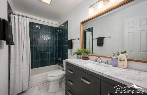 Barnum West House | Cozy Group Stay W Fireplace & Backyard
