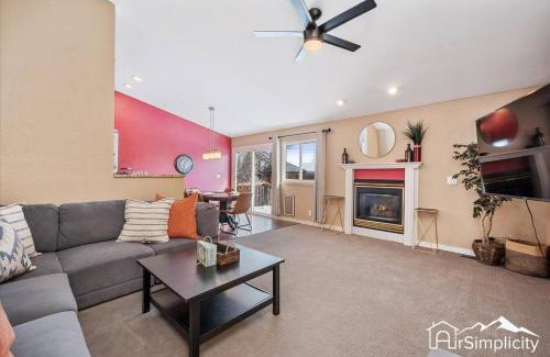 Barnum West House | Cozy Group Stay W Fireplace & Backyard