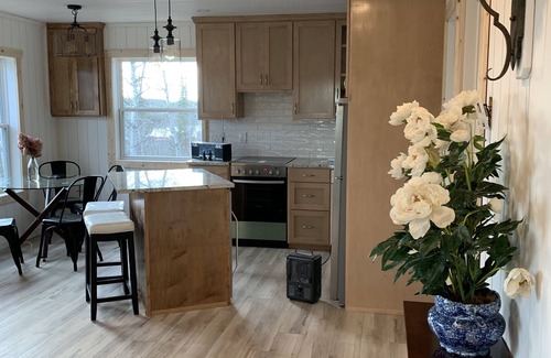 Manitoba House | Cozy Guest cottage waterfront with screened in gazebo
