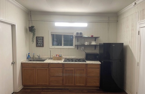 College Station Apartment | Cozy guest house 5min away from A&M. Fully equiped.