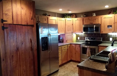 Cedarcreek House | Cozy guest house at Cedar Ridge Ranch & Vineyard- close to Bull Shoals Lake