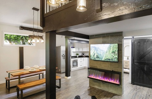 Atlanta Cabin | Cozy Guest House cabin style with 1 bedroom King Bed, Private Walking Trails