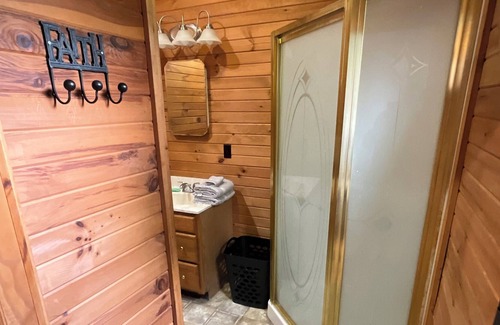 Penfield House | Cozy guest house in elk county, close to elk viewing center and state game lands