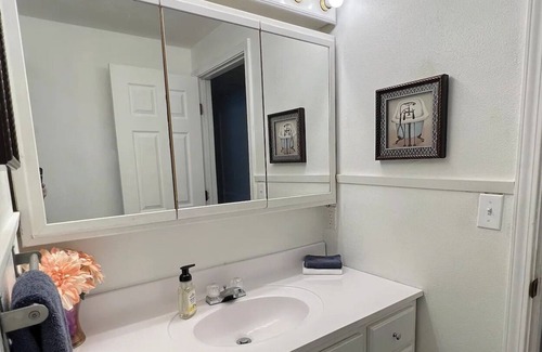 Felida House | Cozy Guest House in the Heart of Felida- AC,WiFi-close to restaurants, parks.