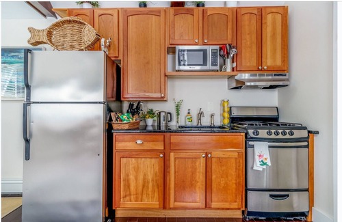 Bellevue Avenue Historic District House | Cozy guest house Located in the historical Bellevue Avenue