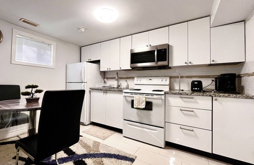 Black Creek House | Cozy Guest Suit Basement Fully Private with Parking