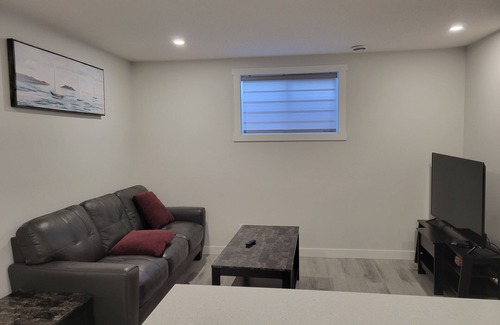 Airdrie Apartment | Cozy Guest suite in Airdrie 2 Queen beds
